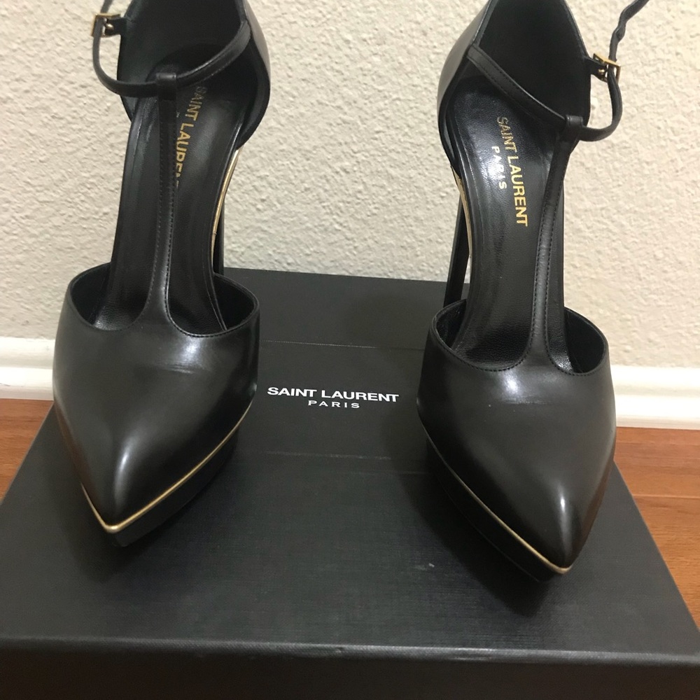 Saint Laurent pumps